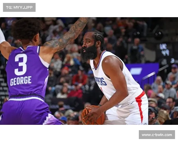 快船场均命中12.1记三分增加外线比重，新体系强调空间与投射